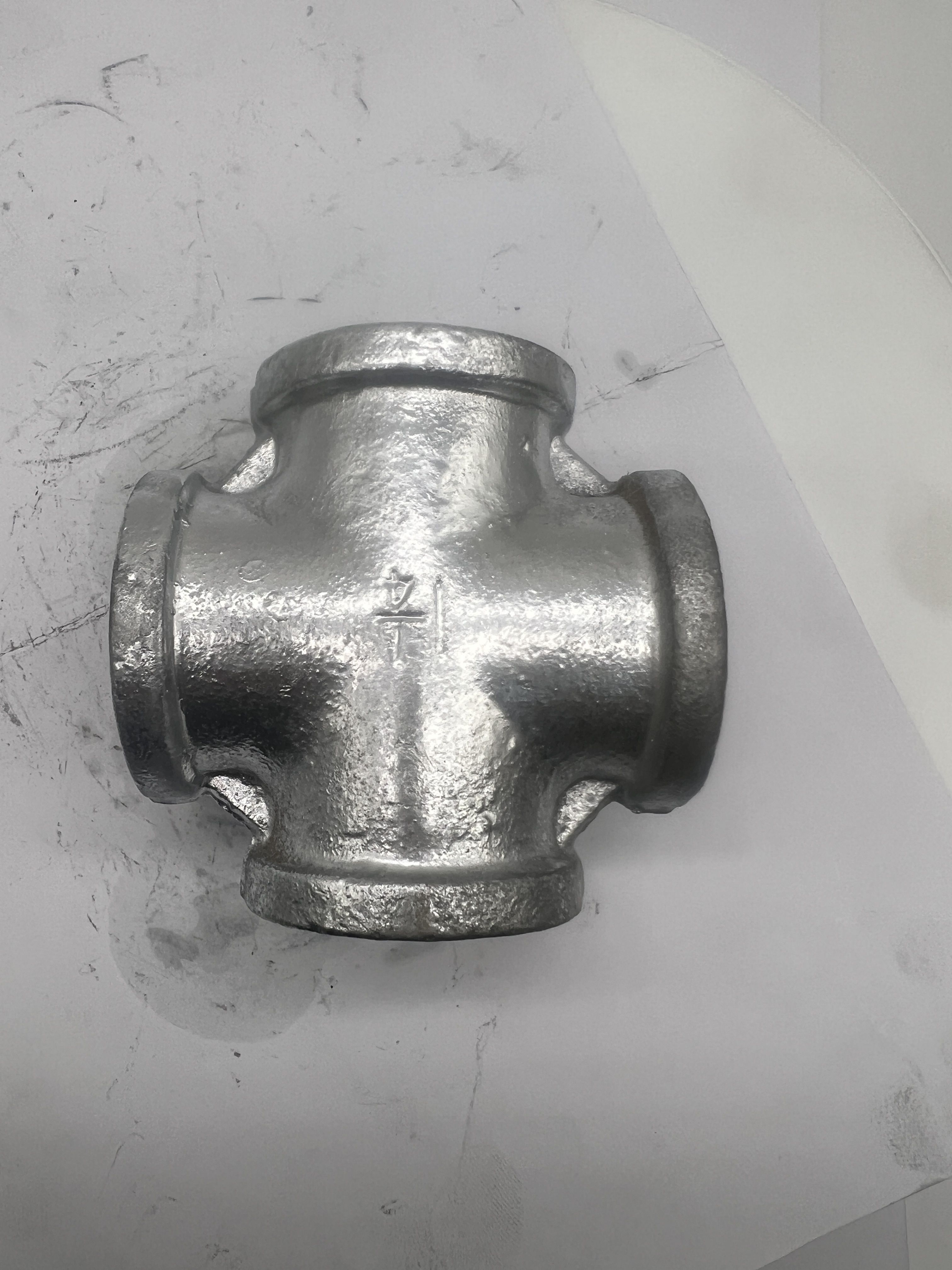 CROSS (Fig.180) Malleable steel pipe fittings made in China American standard Bspt
