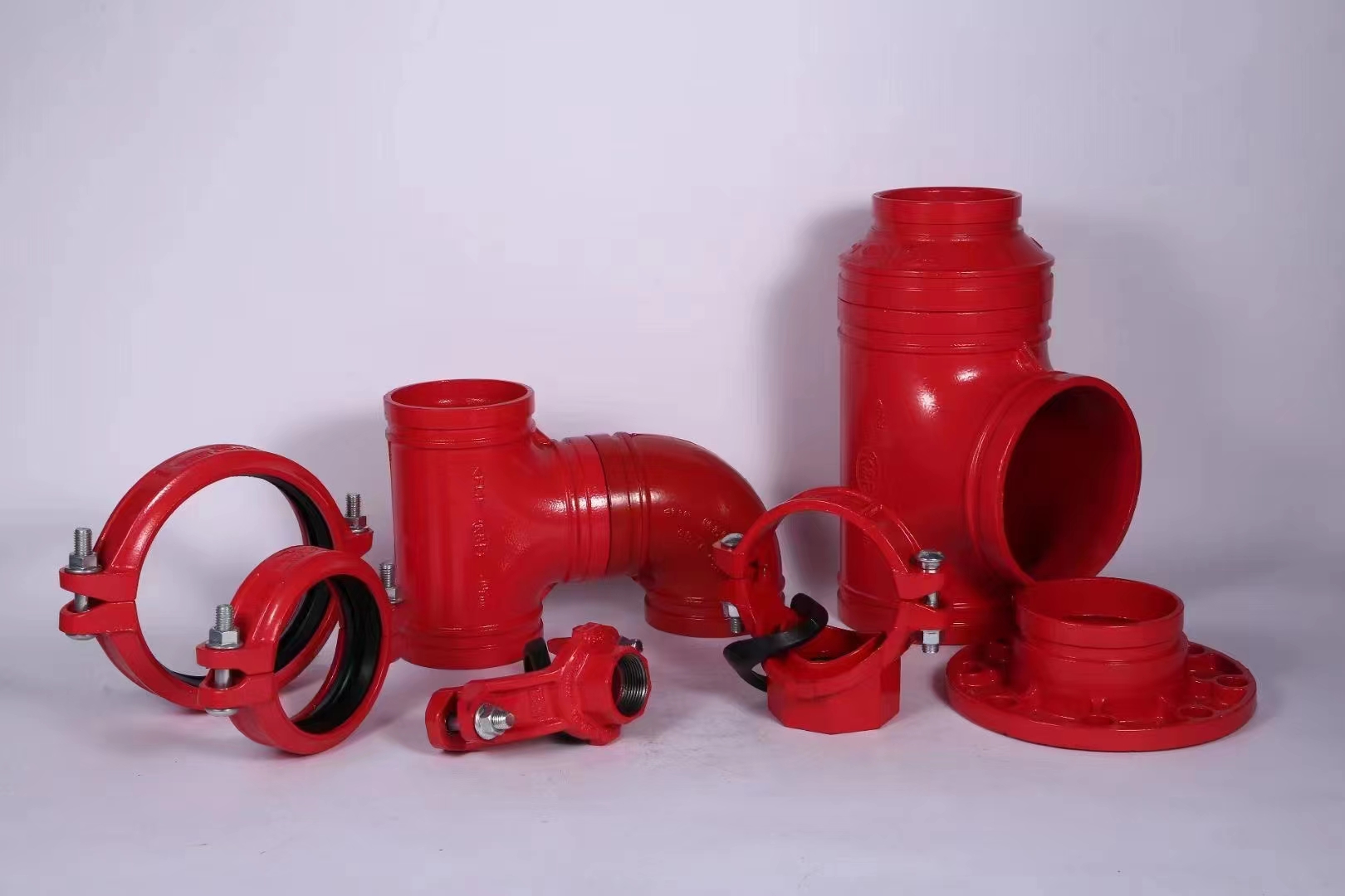 What materials and connection methods are generally used for fire protection pipes?